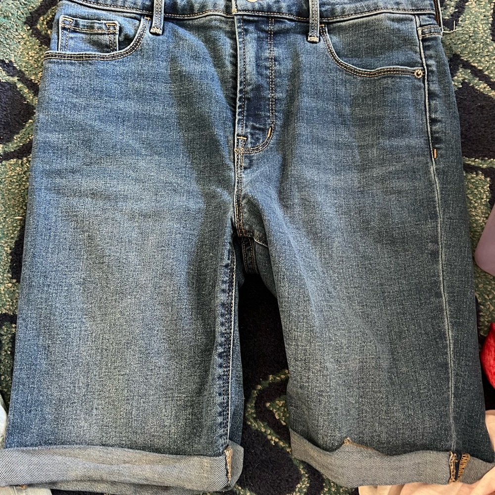 Old Navy Bermuda shorts size 4 like new